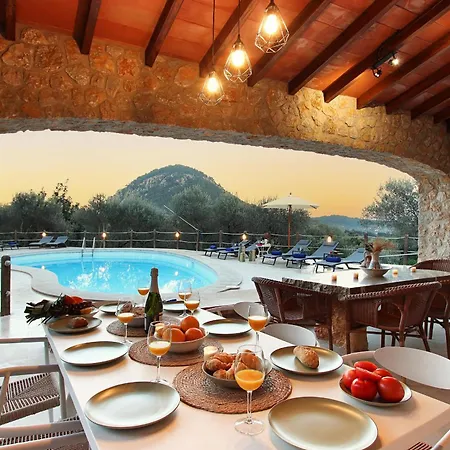 Rustic House Recently Renovated With Views To The Mountains By Renthousing