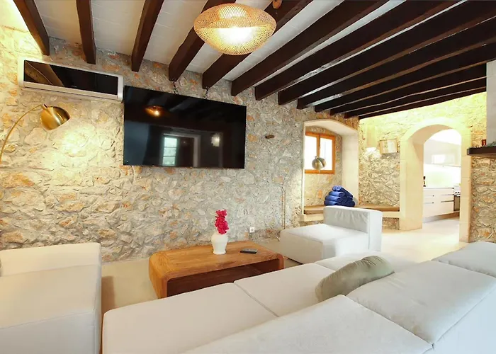 Rustic House Recently Renovated With Views To The Mountains By Renthousing * Польєнса