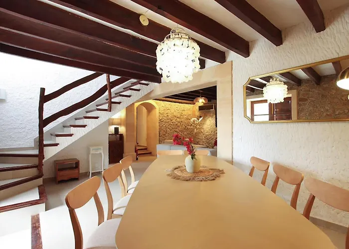 Rustic House Recently Renovated With Views To The Mountains By Renthousing Вілла