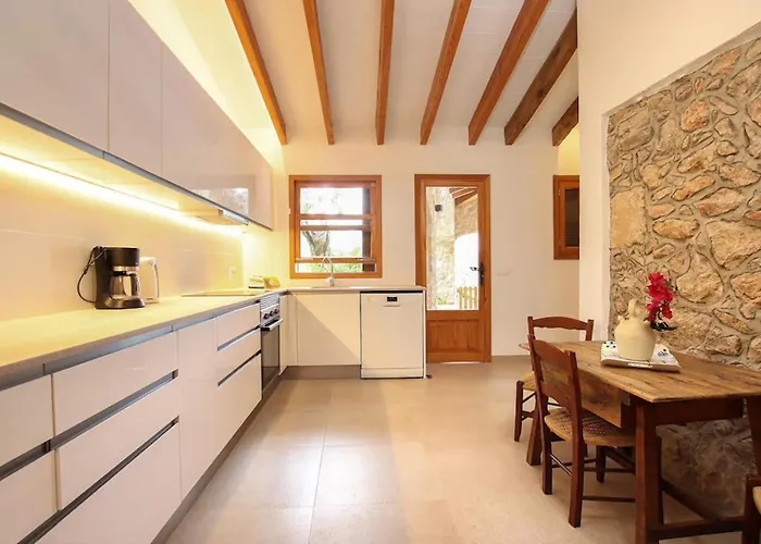 Вілла Rustic House Recently Renovated With Views To The Mountains By Renthousing