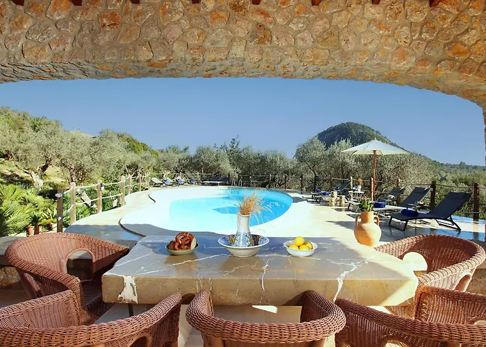 Rustic House Recently Renovated With Views To The Mountains By Renthousing