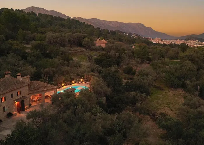 Rustic House Recently Renovated With Views To The Mountains By Renthousing *