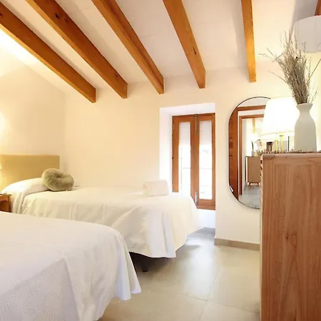 Rustic House Recently Renovated With Views To The Mountains By Renthousing فيلة *