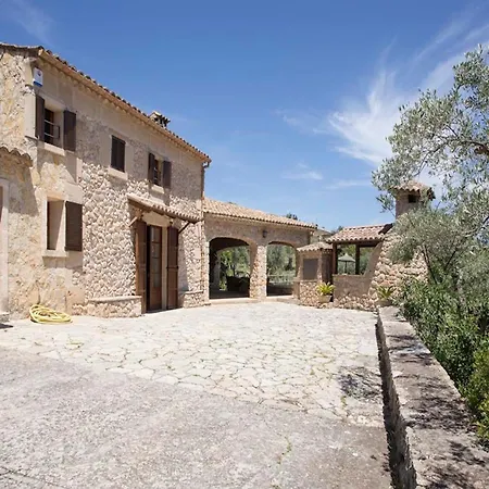 Rustic House Recently Renovated With Views To The Mountains By Renthousing