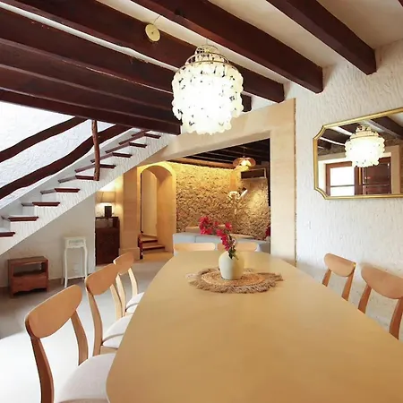 Rustic House Recently Renovated With Views To The Mountains By Renthousing فيلة