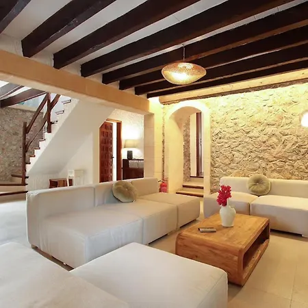 Rustic House Recently Renovated With Views To The Mountains By Renthousing