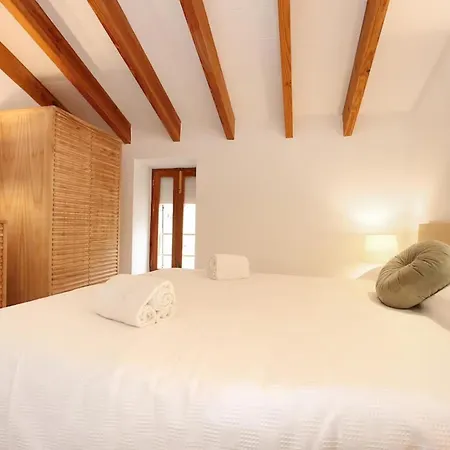 Rustic House Recently Renovated With Views To The Mountains By Renthousing *