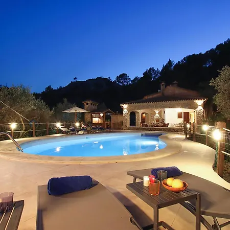 Rustic House Recently Renovated With Views To The Mountains By Renthousing