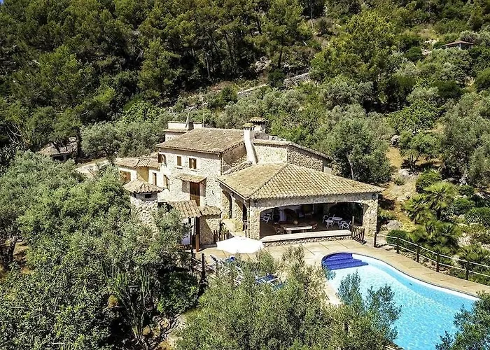 Rustic House Recently Renovated With Views To The Mountains By Renthousing