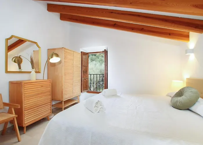 Rustic House Recently Renovated With Views To The Mountains By Renthousing Villa *