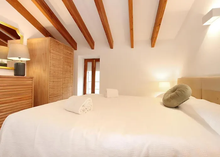 Rustic House Recently Renovated With Views To The Mountains By Renthousing *