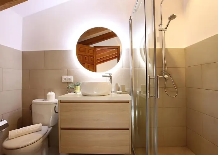 Rustic House Recently Renovated With Views To The Mountains By Renthousing Villa *