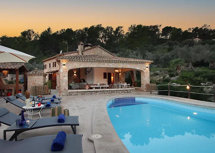 Rustic House Recently Renovated With Views To The Mountains By Renthousing