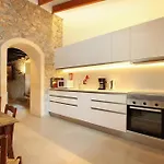 Rustic House Recently Renovated With Views To The Mountains By Renthousing *