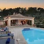 Rustic House Recently Renovated With Views To The Mountains By Renthousing