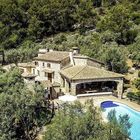 Rustic House Recently Renovated With Views To The Mountains By Renthousing