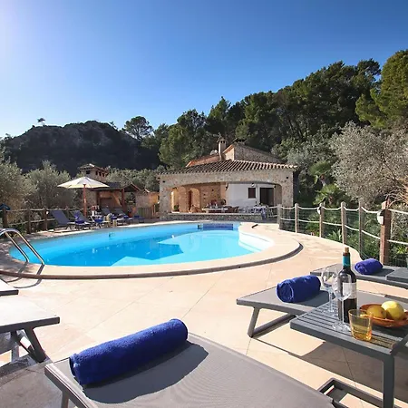 Rustic House Recently Renovated With Views To The Mountains By Renthousing Villa