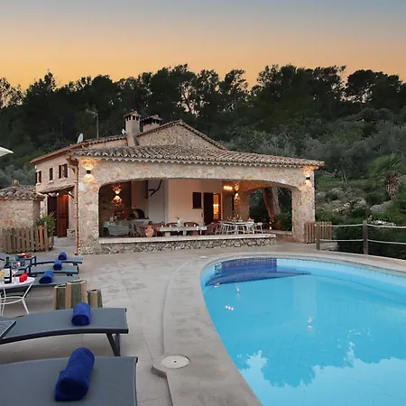 Rustic House Recently Renovated With Views To The Mountains By Renthousing