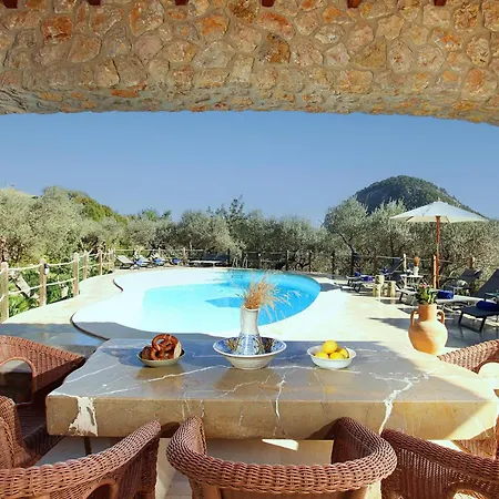 Rustic House Recently Renovated With Views To The Mountains By Renthousing