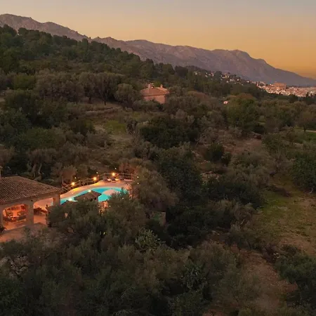 Rustic House Recently Renovated With Views To The Mountains By Renthousing *