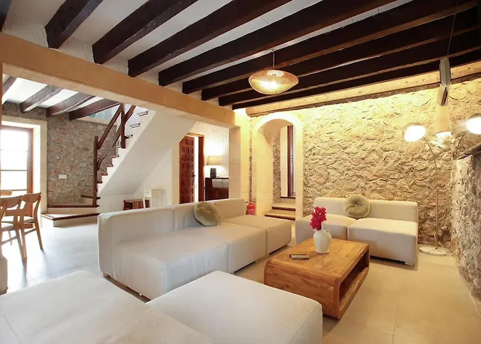 Rustic House Recently Renovated With Views To The Mountains By Renthousing