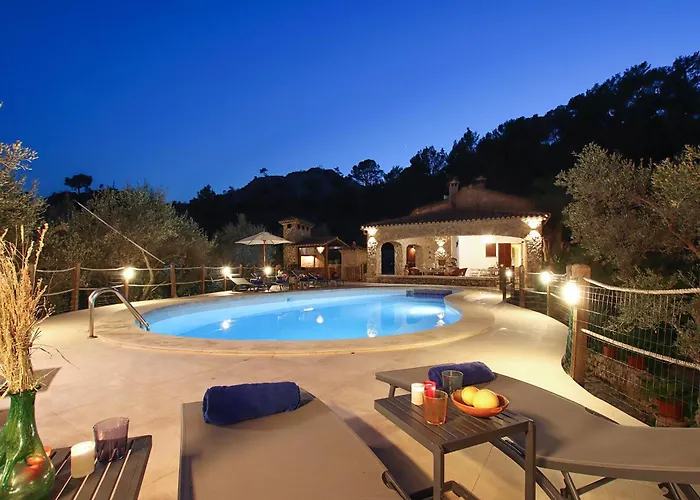 Rustic House Recently Renovated With Views To The Mountains By Renthousing